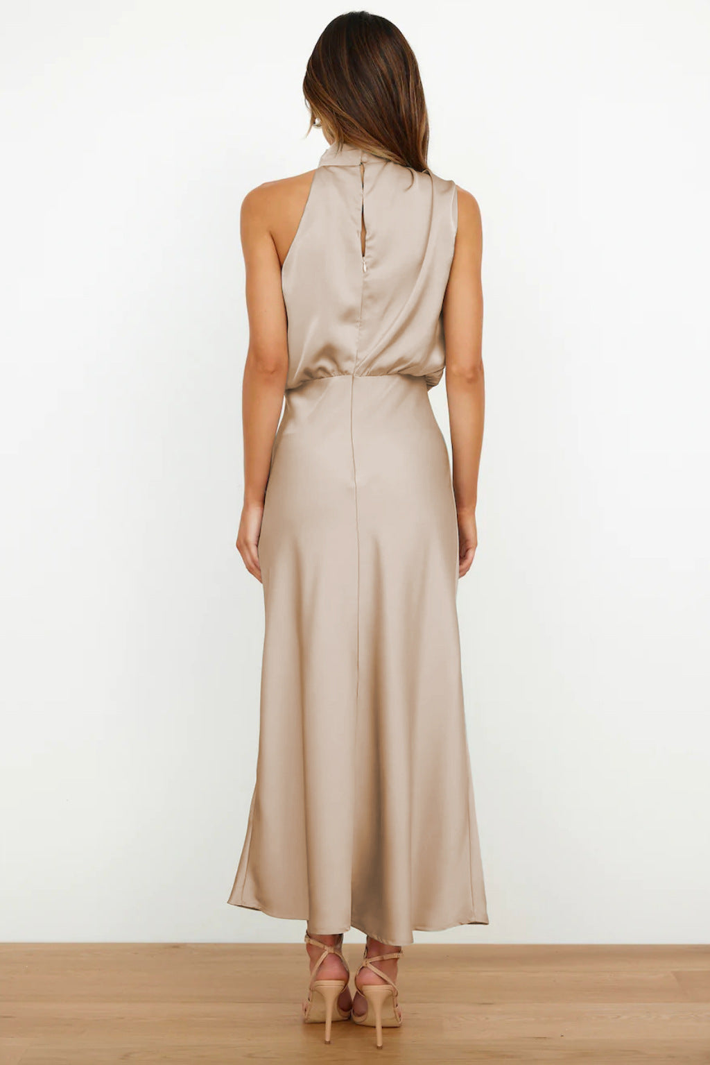 Carlina - Long satin dress with halter neckline