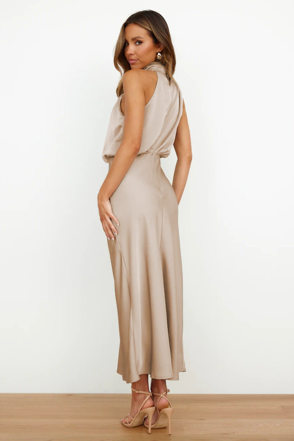 Carlina - Long satin dress with halter neckline